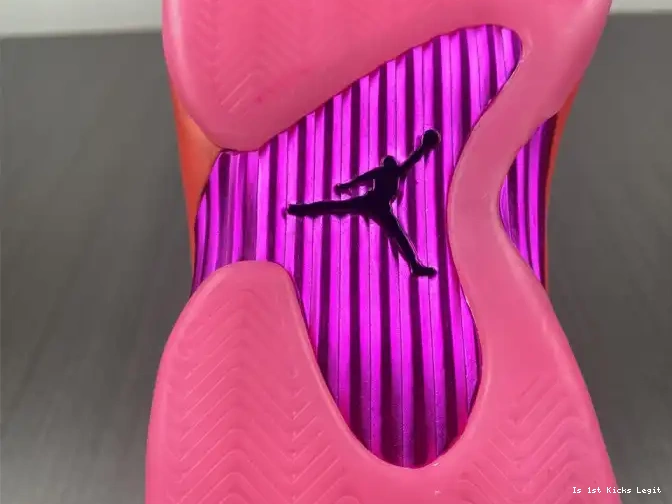 14 (W) Low Jordan DH4121-600 Retro Pink Shocking 0529